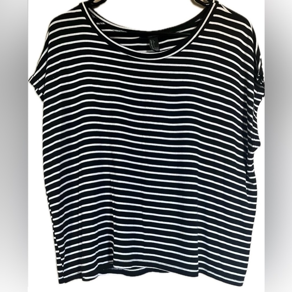 Forever 21 Black and White Striped 1/4 sleeve Tee. Women’s size Large.